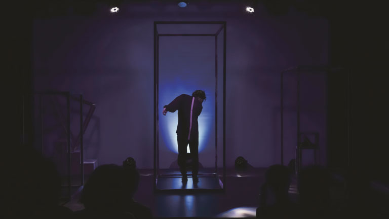 アクリルパフォーマンス